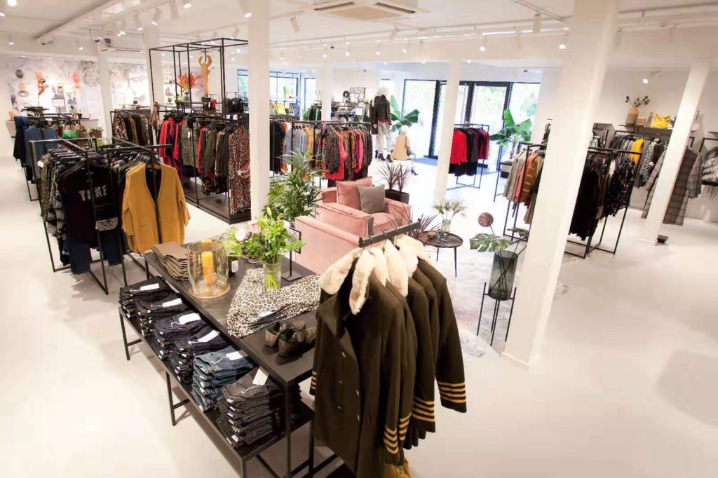 retail store lighting fixtures for clothing store